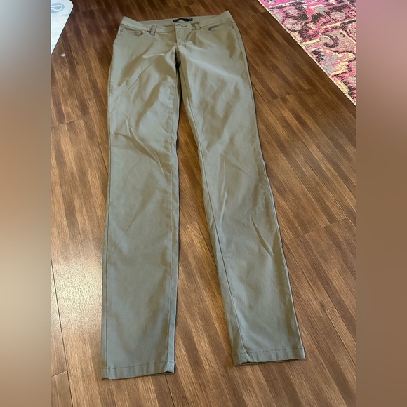 prAna Women's Briann Pant size 6
W4317TL08
Green
32” inseam - Picture 8 of 9